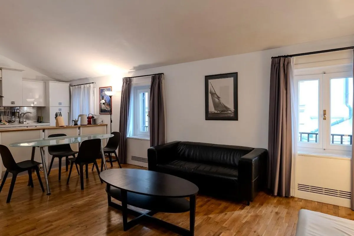 Restart Accommodations - Dea Roma Lejlighed